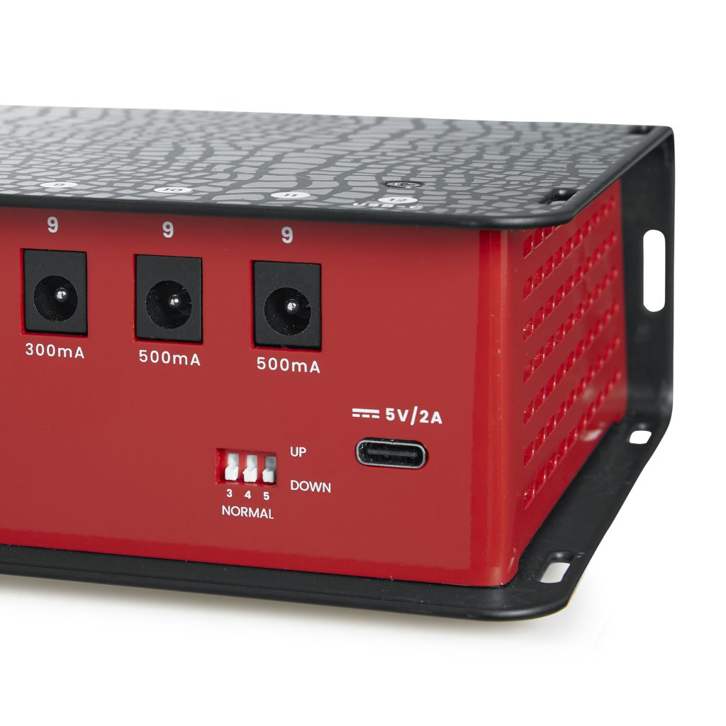 Pedalboard Power Supply; 12 Outputs ﾖ 2300MaGTRPWR12 Gator Cases