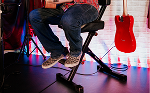 Frameworks Deluxe Guitar Seat and Stand